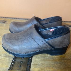 Sanita brown leather clogs